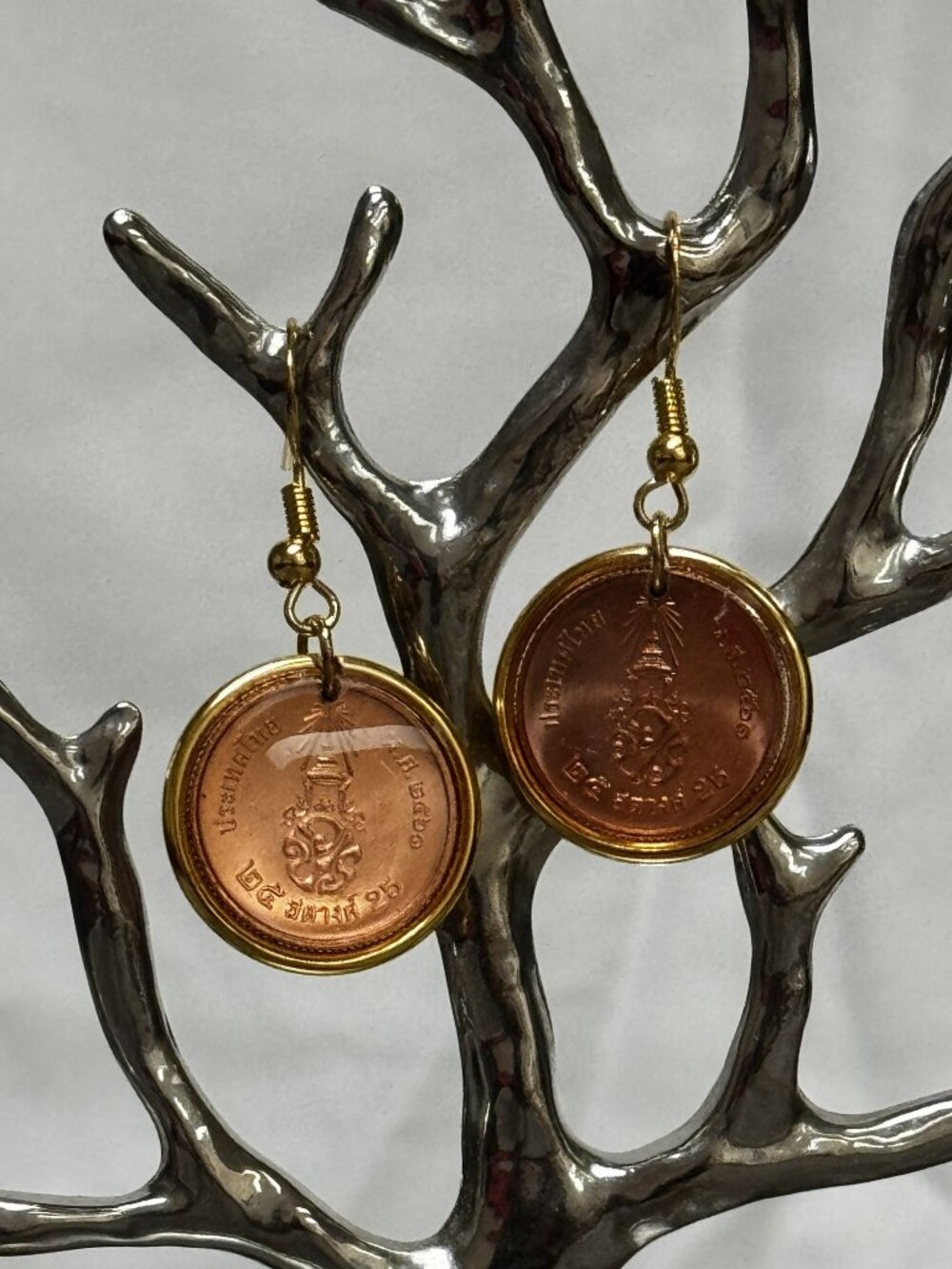 2008 Thailand 25 Satang Coin Resin Drop Earrings Copper-Plated Steel